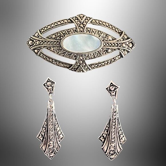 1987 Victorian Elegance Brooch and Earrings Set | Avon Collectible | NIB - Picture 1 of 4